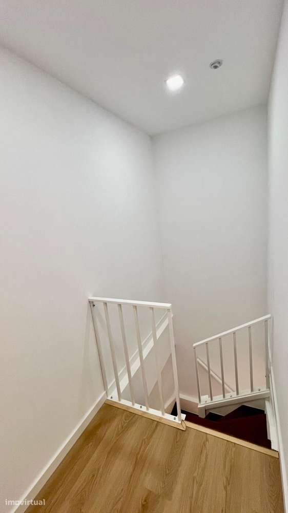 Apartamento T3+1 Duplex | 154 m² | Totalmente Remodelado | Queluz-30