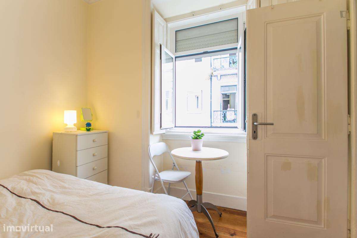 Quarto - localizado em Intendente Lisbon - Grande imagem: 2/18