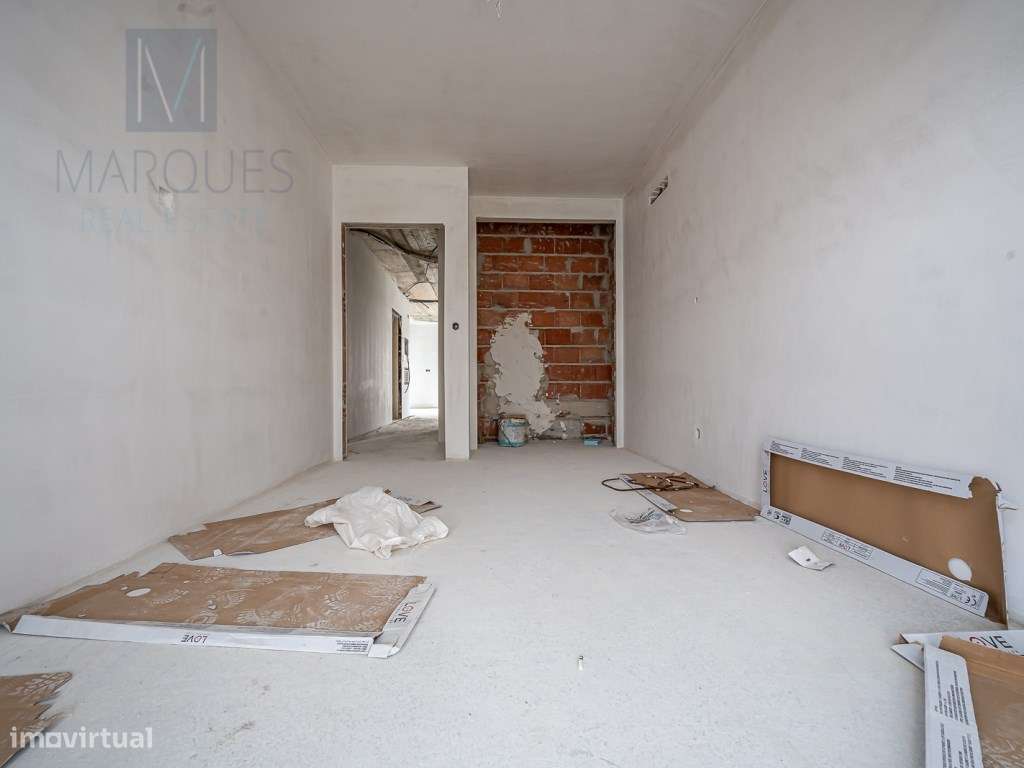 Apartamento T2 com Terraço em Santa Marta do Pinhal - Corroios-7