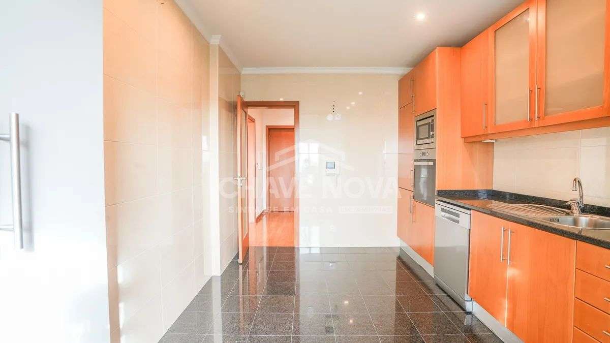 Apartamento T2+1 Dúplex c/ Vistas Mar em Canidelo-23