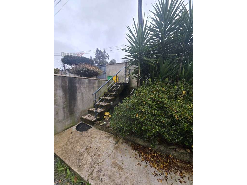 Moradia T3 com Armazém de 300m² - O Equilíbrio Perfeito entre Habit... - Grande imagem: 4/42