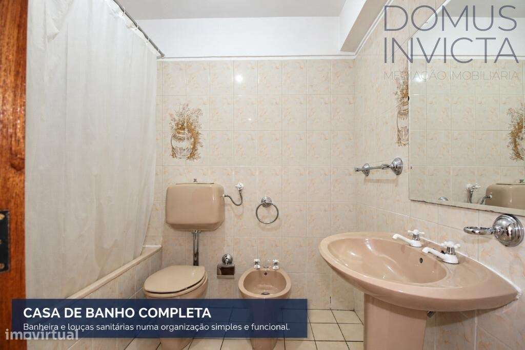 T3 com varanda, garagem e vista para o Castelo | Av. Cidade de Zamora-6