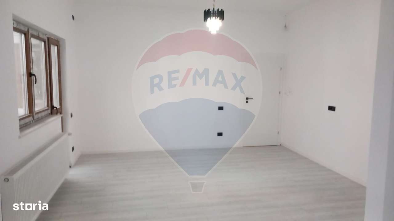 VANZARE Apartament cu 3 camere in zona Dacia-14