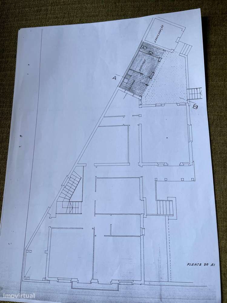 Moradia T4 de Charme, Quatro Frentes com Amplo Espaço Exterior-41
