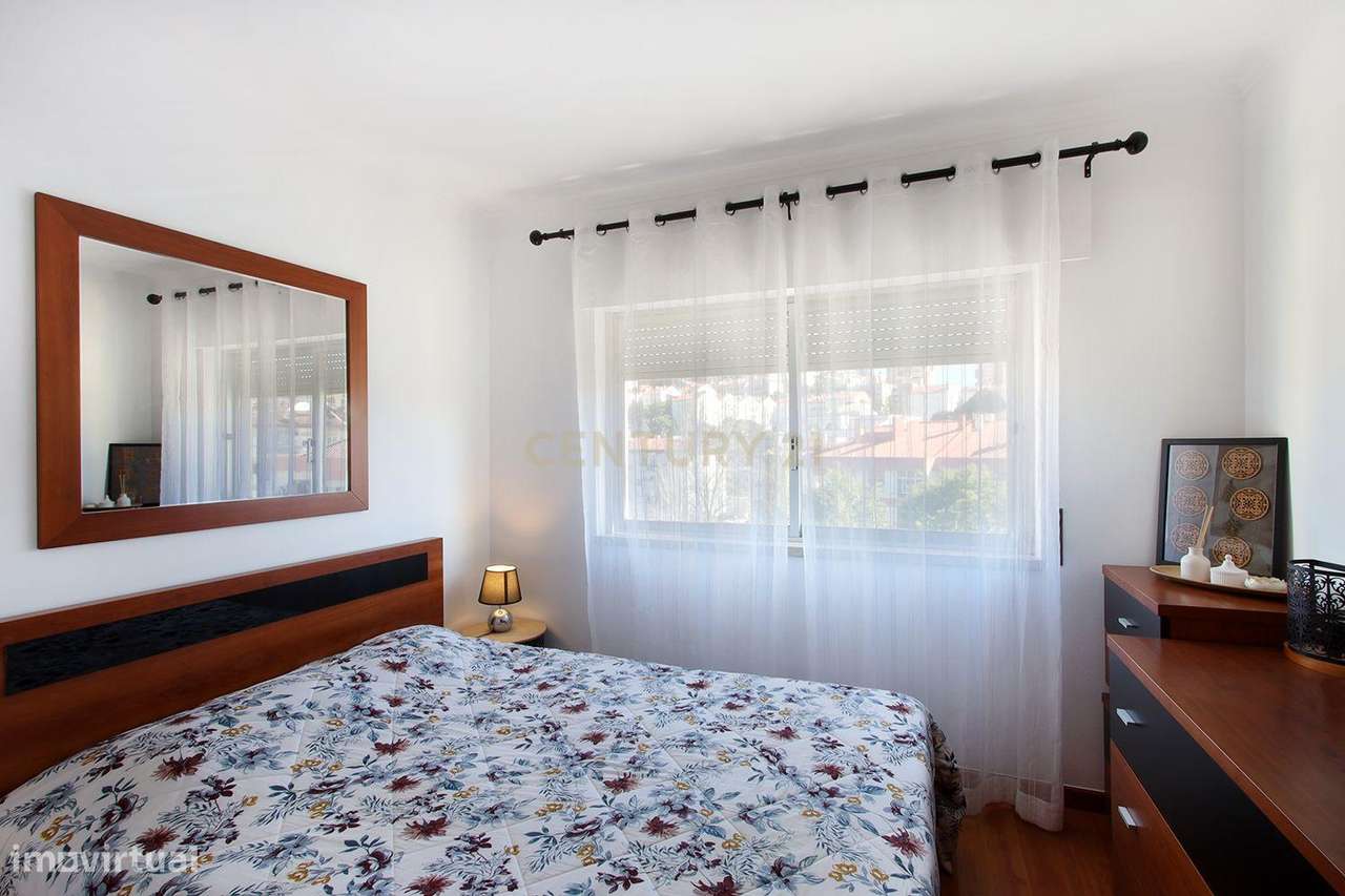 Mem Martins - Apartamento T1 transformado em T2 em zona tranquila.-12