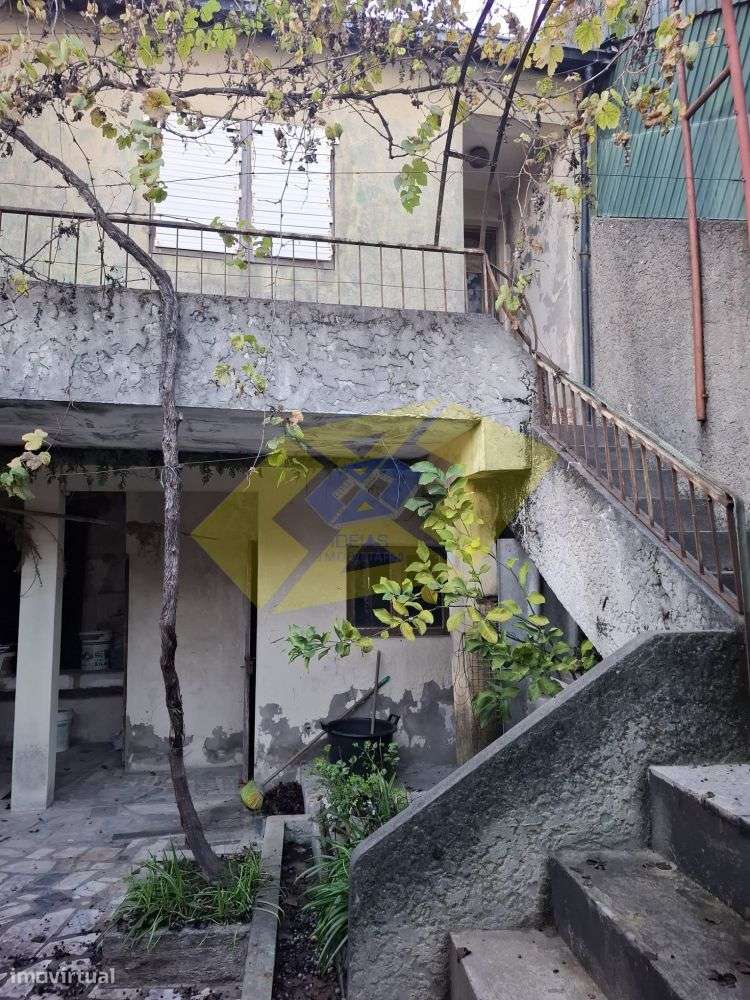 Moradia T4+T1 em Felgueiras (Centro da cidade)-13