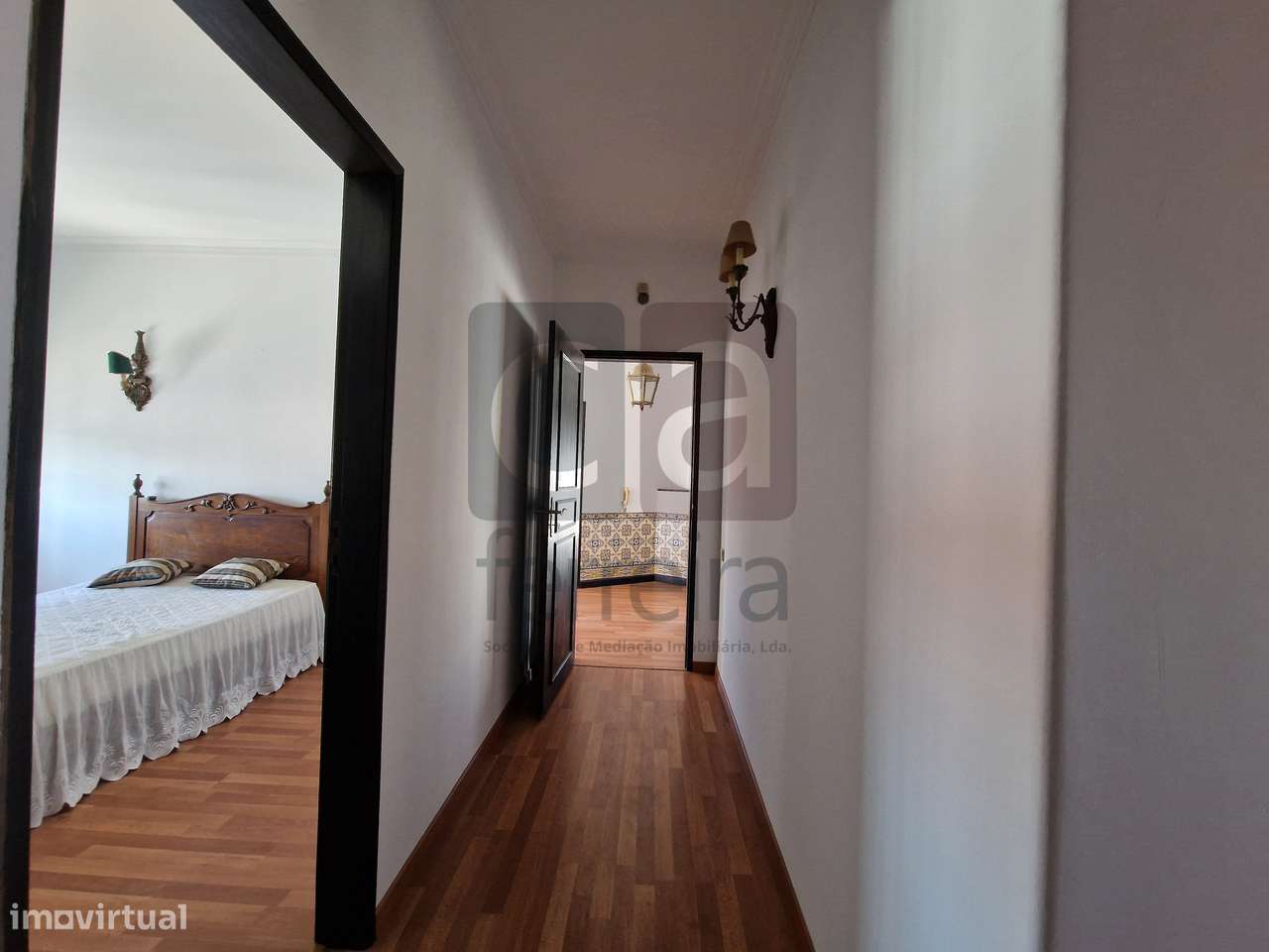 Moradia T3+1 no centro de Almeirim com garagem ampla e quintal-12