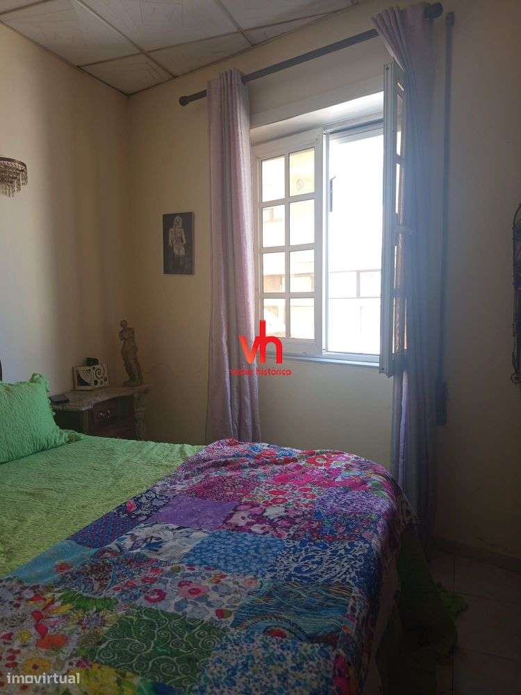 Vende-se Moradia ao Carvalhido com Potencial de Investimento-16
