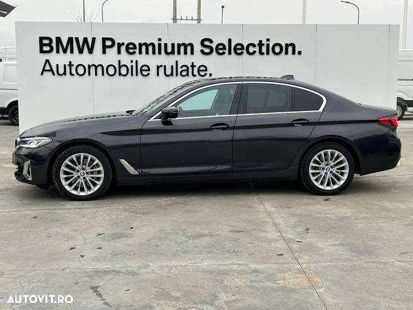 BMW Seria 5 530i xDrive MHEV - 14