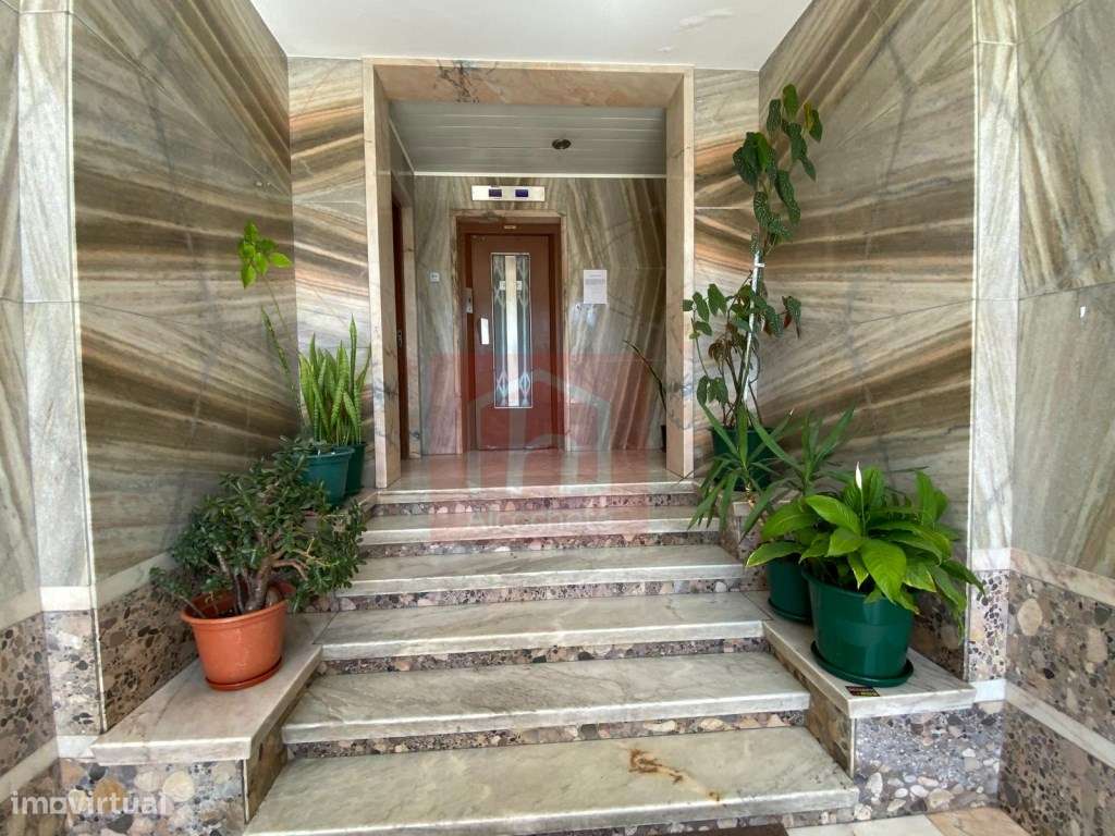 Apartamento T3 na Estrada da Luz, Benfica-33
