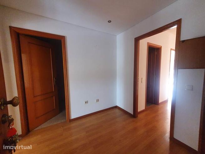 Apartamento T4 em Jovim - Gondomar - Excelentes áreas-1