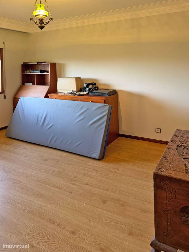 Moradia T4 de três frentes em Baguim do Monte - Exclusivo-19