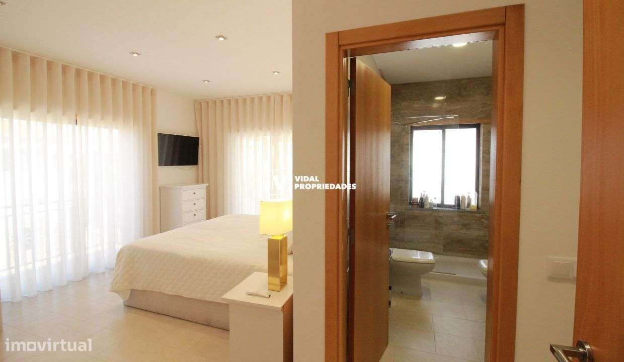 Moradia T3 com piscina e garagem-10