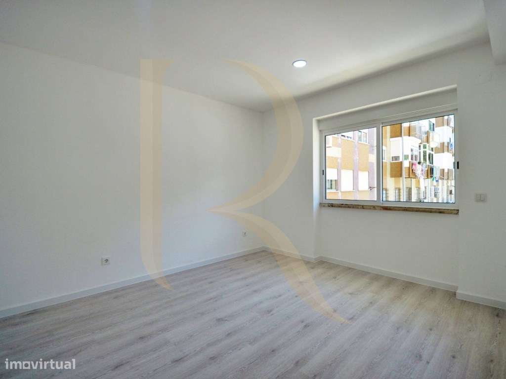 Apartamento T2 Totalmente remodelado em Almada-10