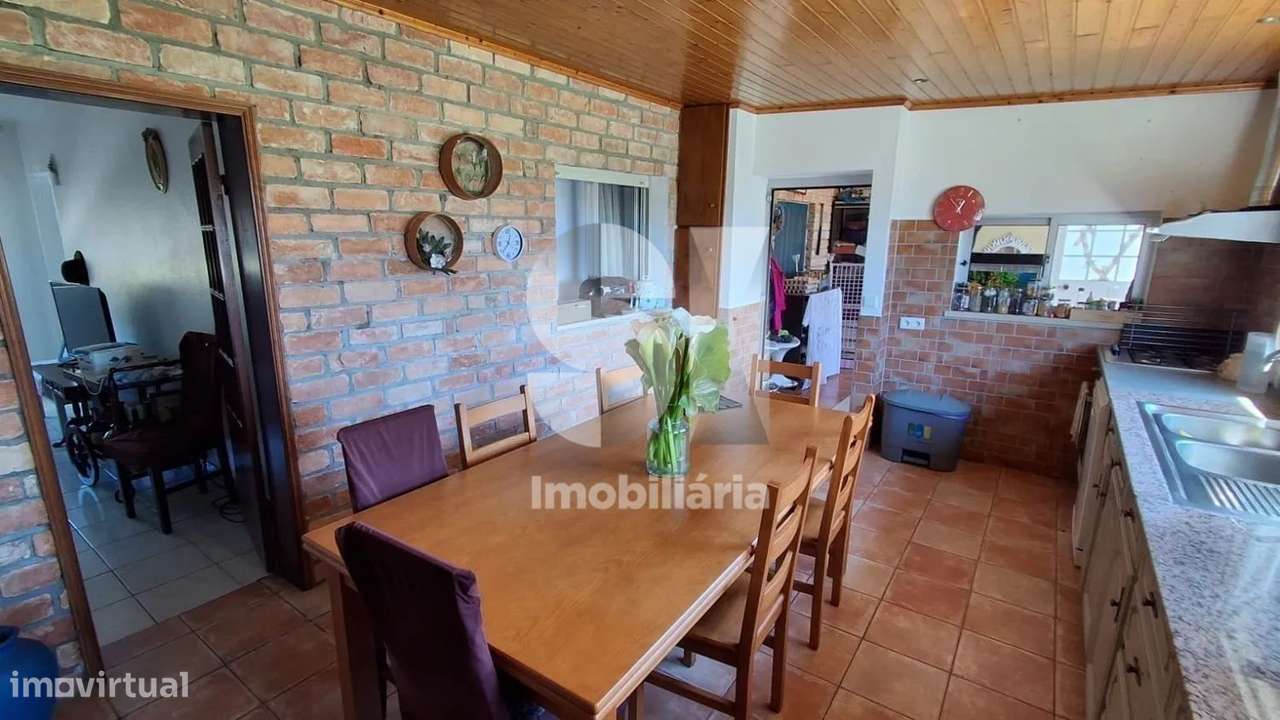Quinta Rural com 7.900 m² e Três Construções Existentes-0