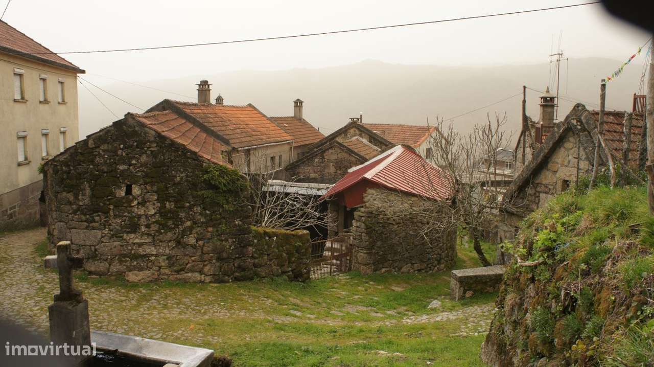 Moradias em Castro Laboreiro - Grande imagem: 2/15