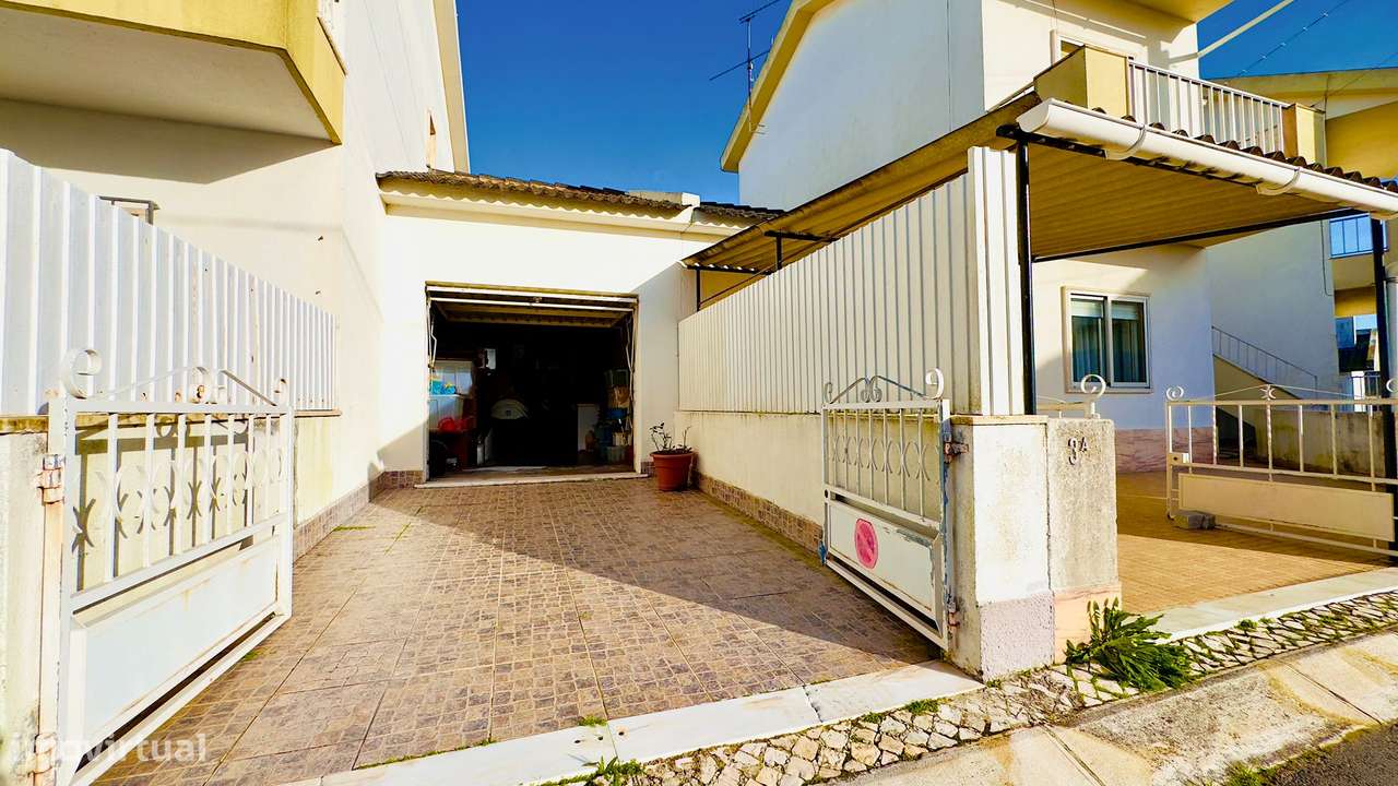 Andar de Moradia T2 | 70 m² | Varanda | Garagem | Porto Salvo-15