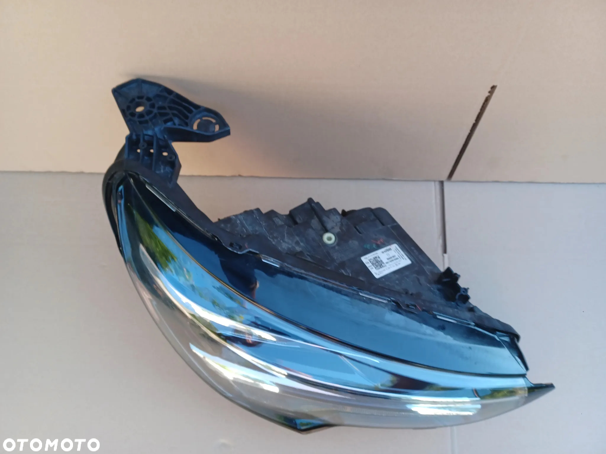 Lampa przednia prawa Opel Corsa F oryg 39162679 - 2