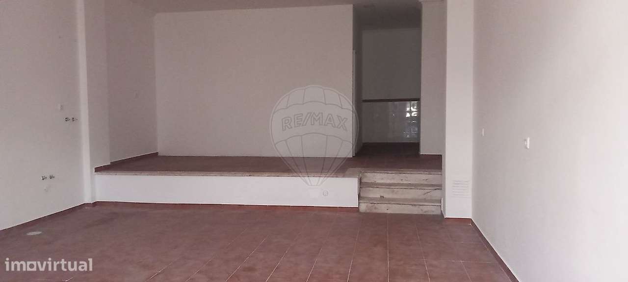 Loja  para arrendamento - Grande imagem: 2/4