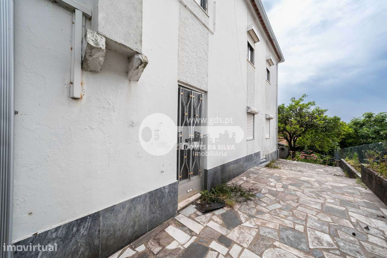 Moradia Bifamiliar T6 em Nogueira, Braga-34