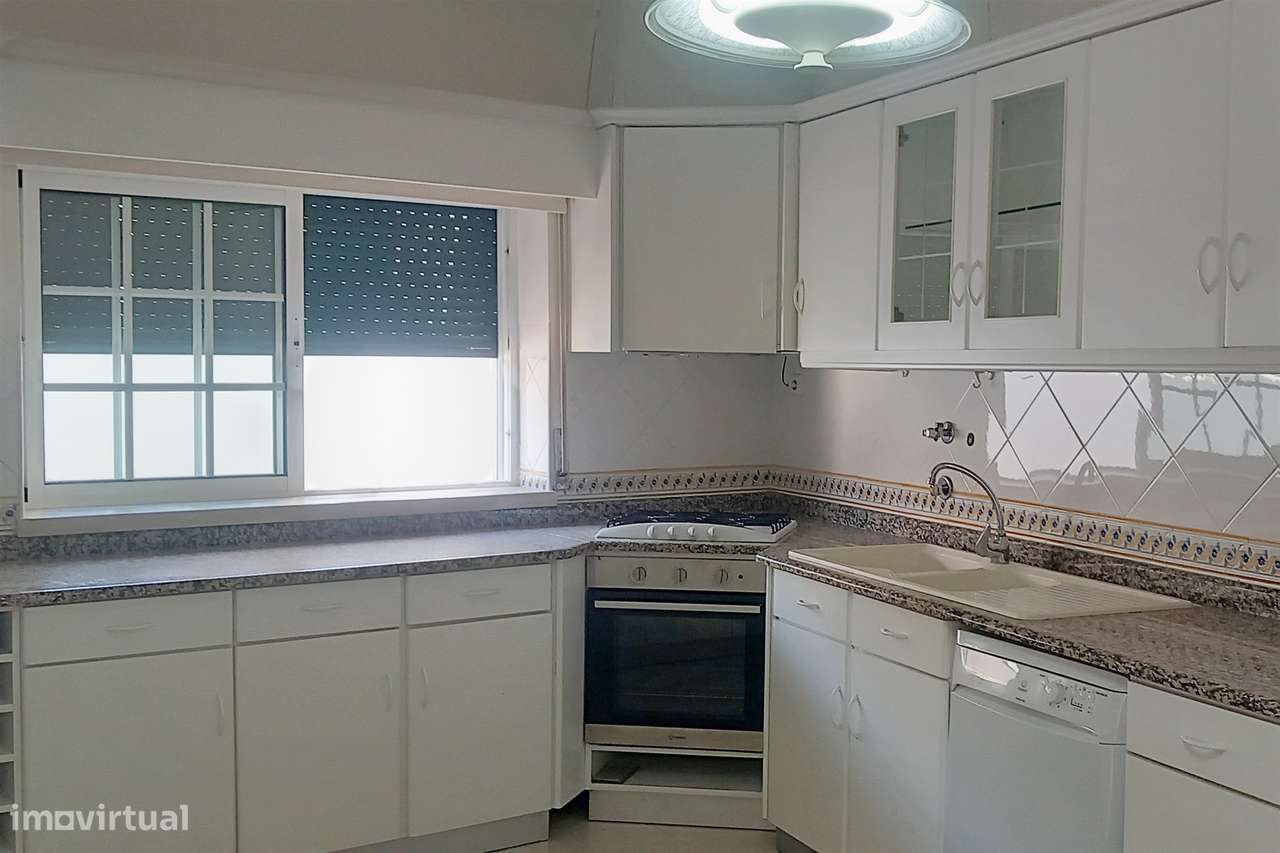 ANG1424 - Moradia T2 para Venda em Reguengo do Fetal, Batalha - Grande imagem: 4/30