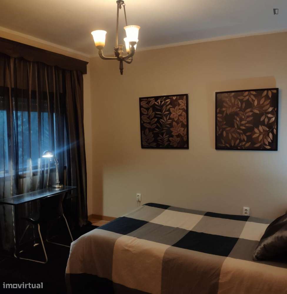 Quarto - localizado em Maia - Grande imagem: 4/10