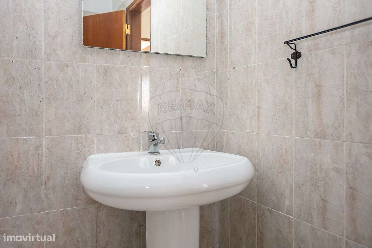 Moradia T3 com Quintal, Escritório e Churrasqueira – Quinta do Conde-34