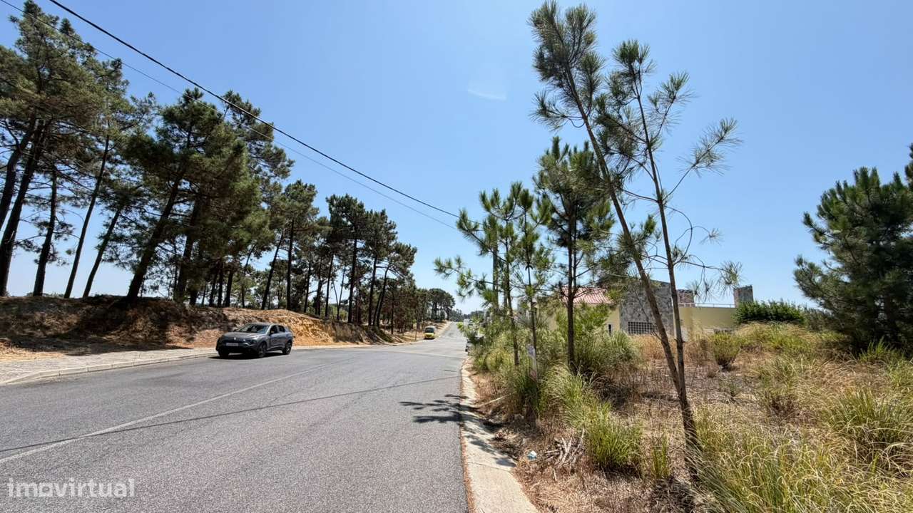 Terreno Urbano para Construção de Moradia em Marisol, Amora-8