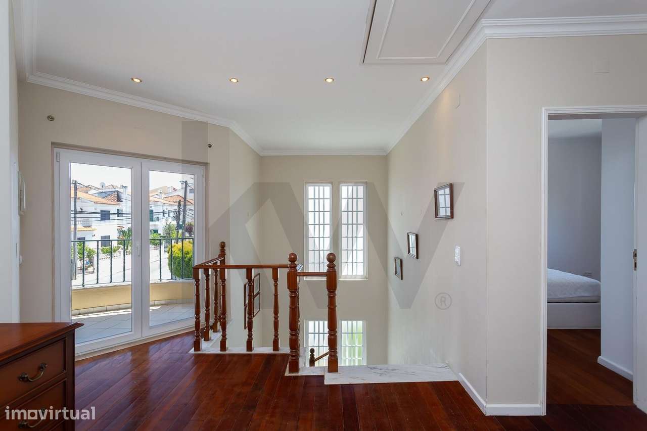 Moradia Isolada | 5 Quartos, Jardim, Garagem para 4 Carros-47