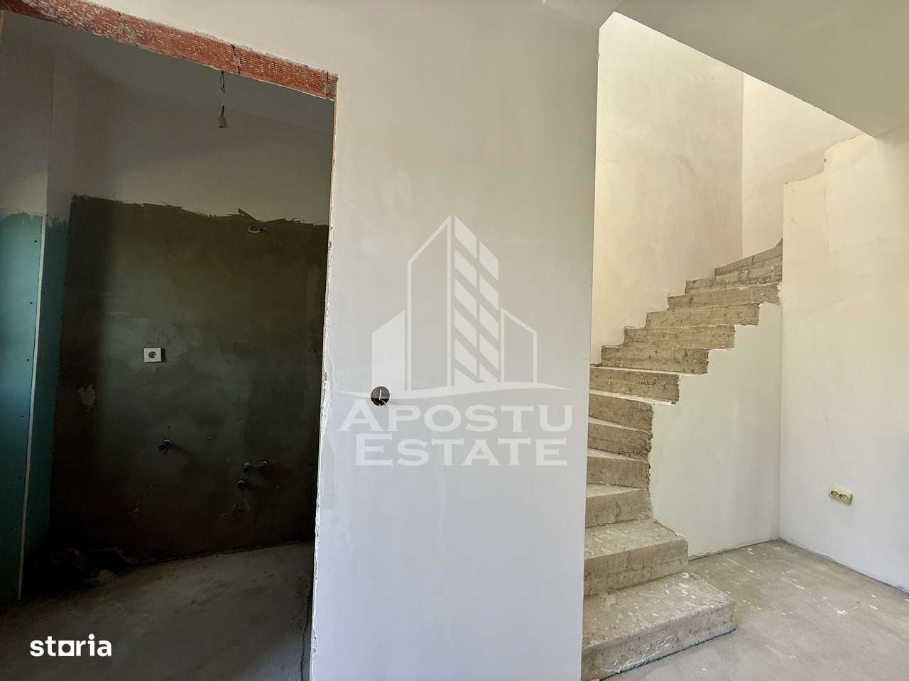 Triplex la gri, teren 284mp, pompe caldura, zona Plopi - Imagine principală: 4/10