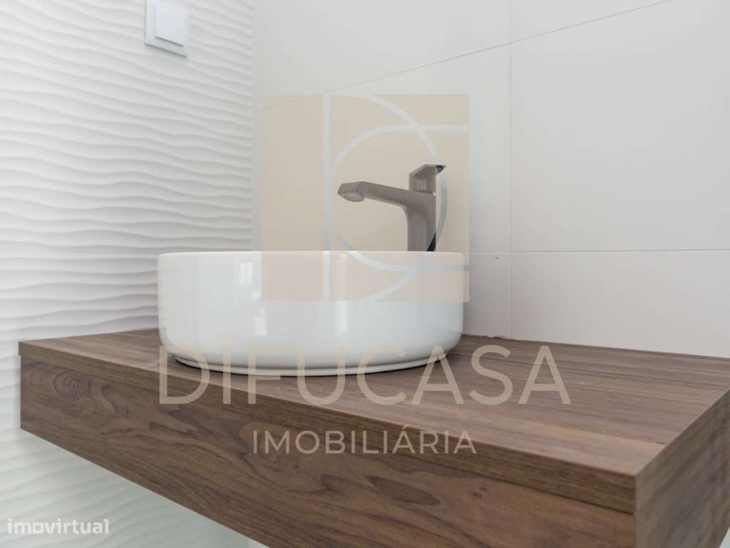 R268 Moradia Duplex - Localizada no centro de Fernão Ferro - Grande imagem: 4/42