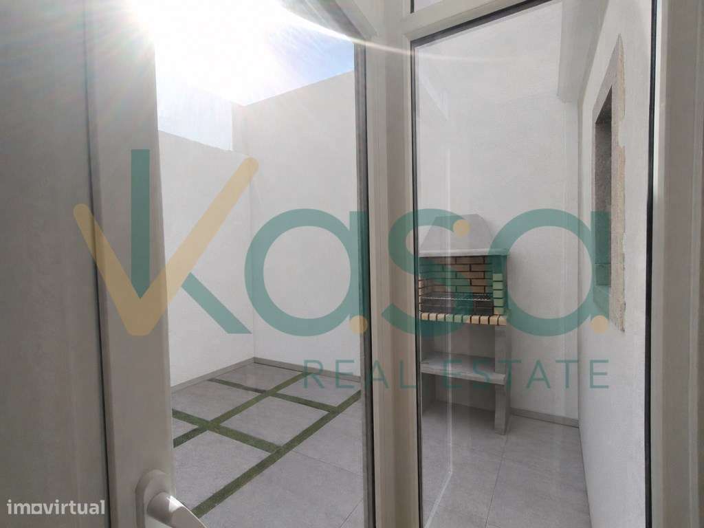 Moradia T2 Totalmente Remodelada com Logradouro Privativo Barreiro-7