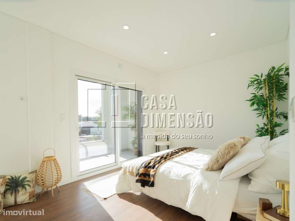 Moradia de tipologia T4+2 na melhor zona da Sobreda, com Piscina, G...-54