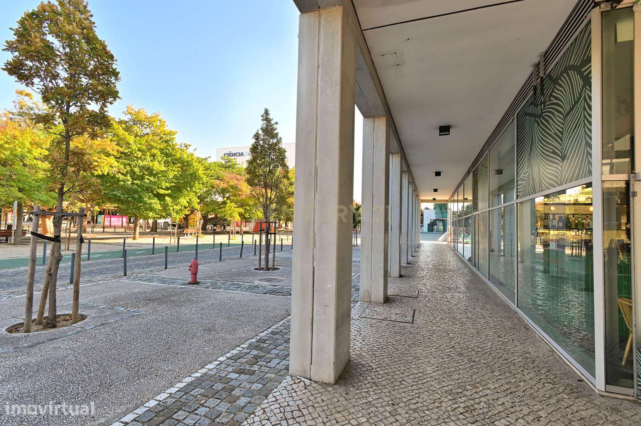 Trespasse de Restaurante (270 m2 + 2 esplanadas + 9 lugares de estacio-40