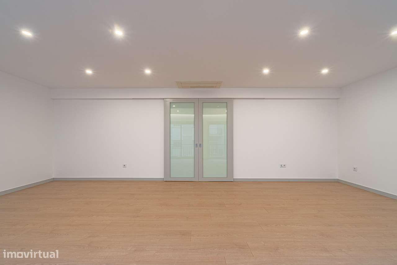 T4 amplo, 4 suites e estacionamento 4 carros – Marquês, Porto-7