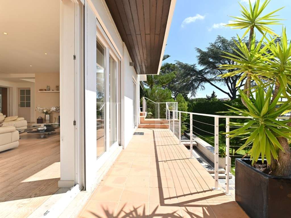 Moradia T6 com jardim, piscina e vista rio no Restelo, Lisboa-13