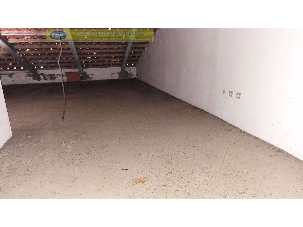 Prédio Urbano de R/C, 1º, 2º andares para Comércio em Cartaxo-43