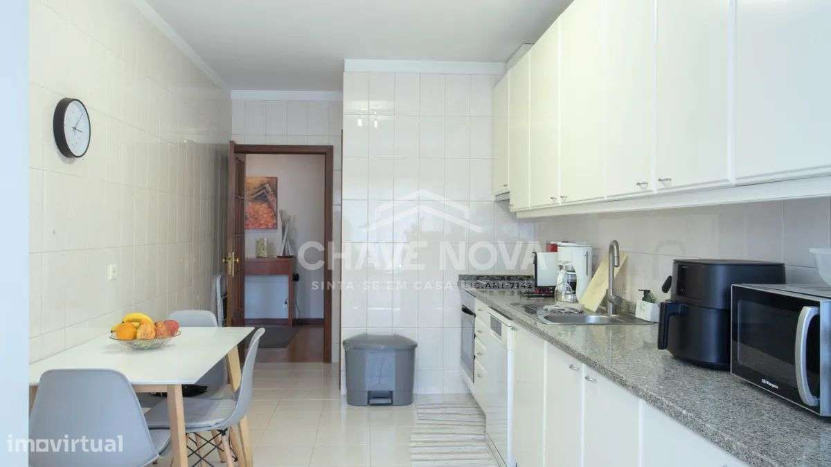 Apartamento T3 c/ Vistas Mar e Garagem Box em Canidelo-23