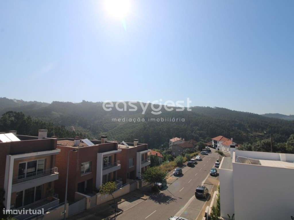 Moradia moderna T5 em Coimbra zona residencial tranquila de moradias - Grande imagem: 1/23