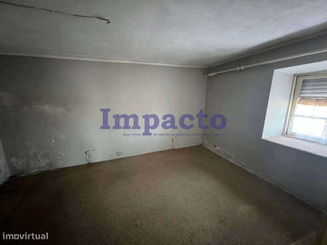 Moradia T3 para remodelar em Vila de Cucujães - Grande imagem: 4/4