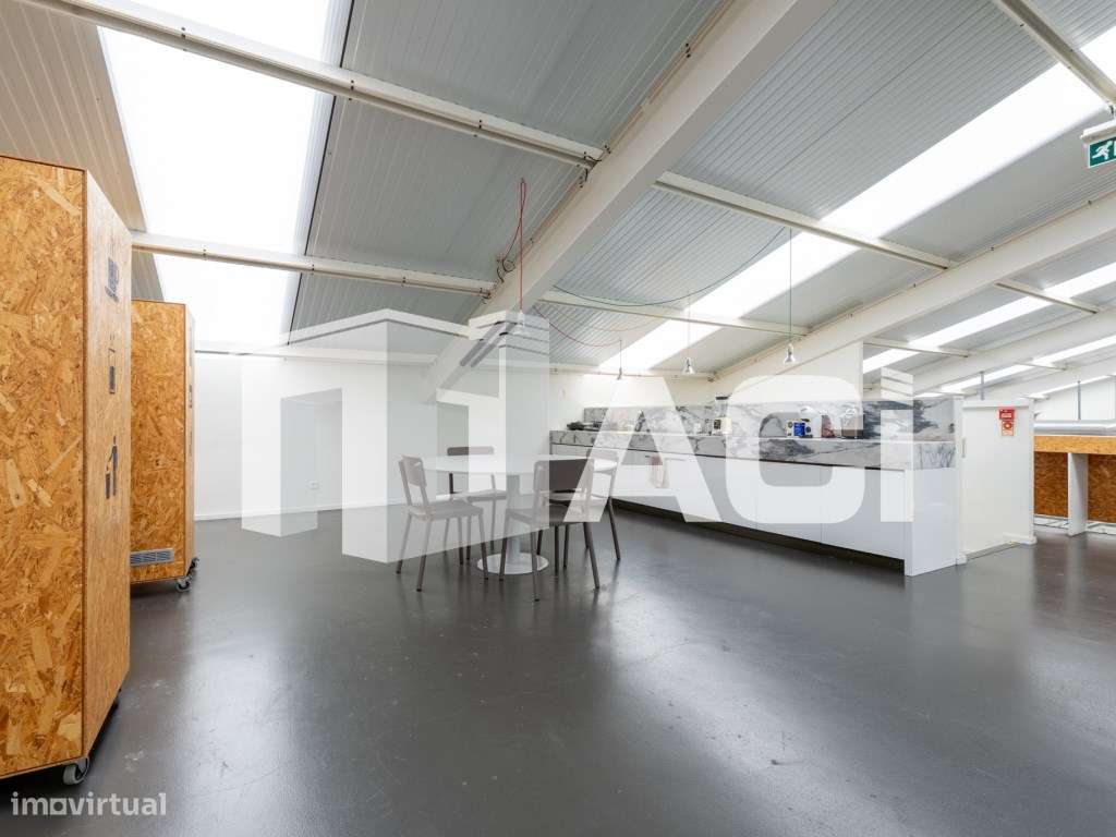 Armazém e Espaço Industrial de Excelência - 3 Pisos | Terreno de 5....-23