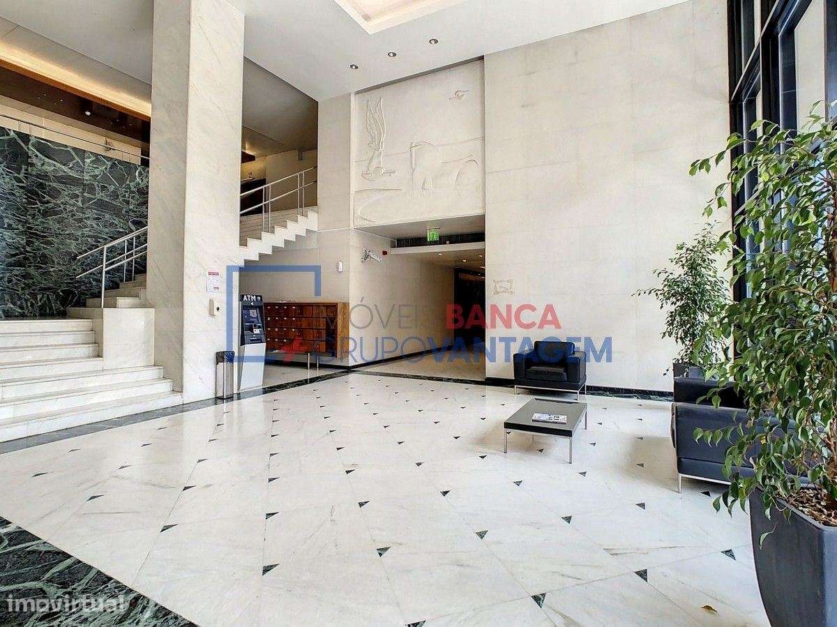 Escritório com 362m2 na Rua Soeiro Pereira Gomes - Lisboa - Grande imagem: 2/29