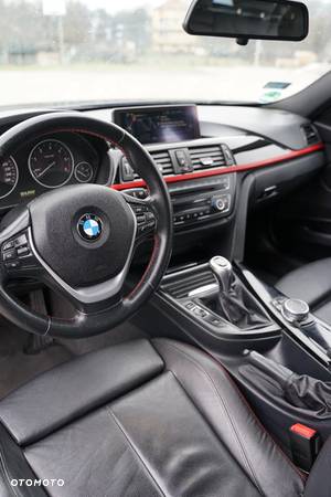 BMW Seria 3 325d Sport Line - 12