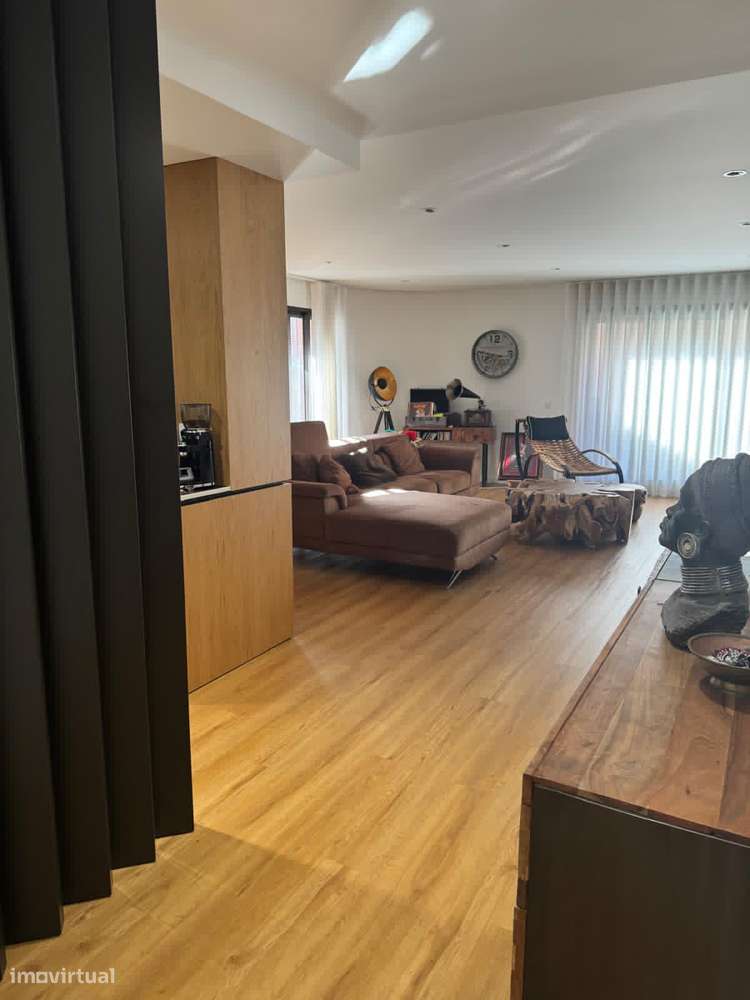 Apartamento T3 - 181m2- Localizado no Centro de Esposende-1