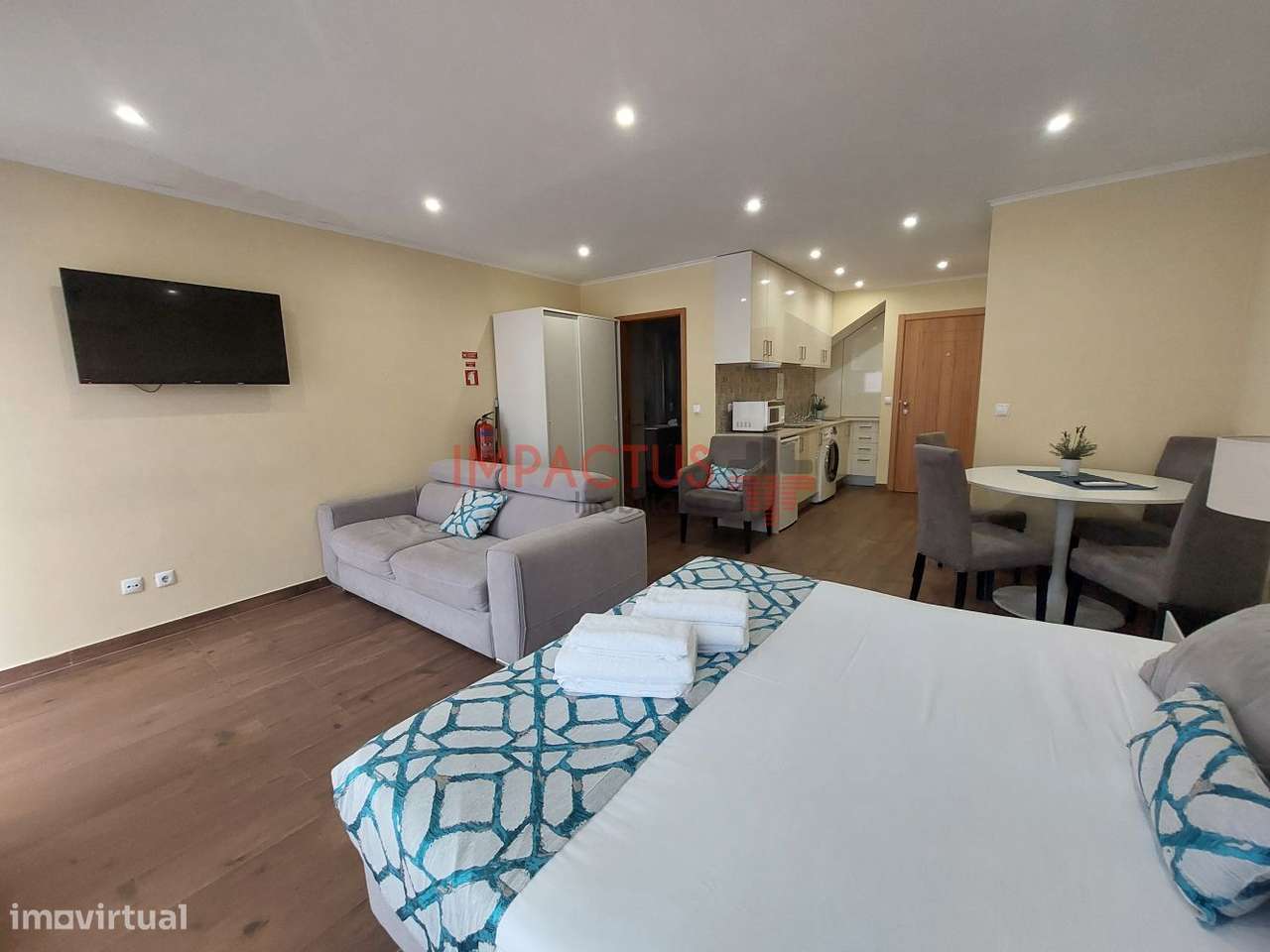 Estúdio mobilado e equipado no centro do Porto - Grande imagem: 3/17