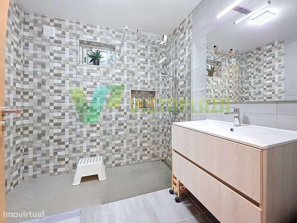 Casa térrea com 4 quartos situada na Bemposta, Portimão-9