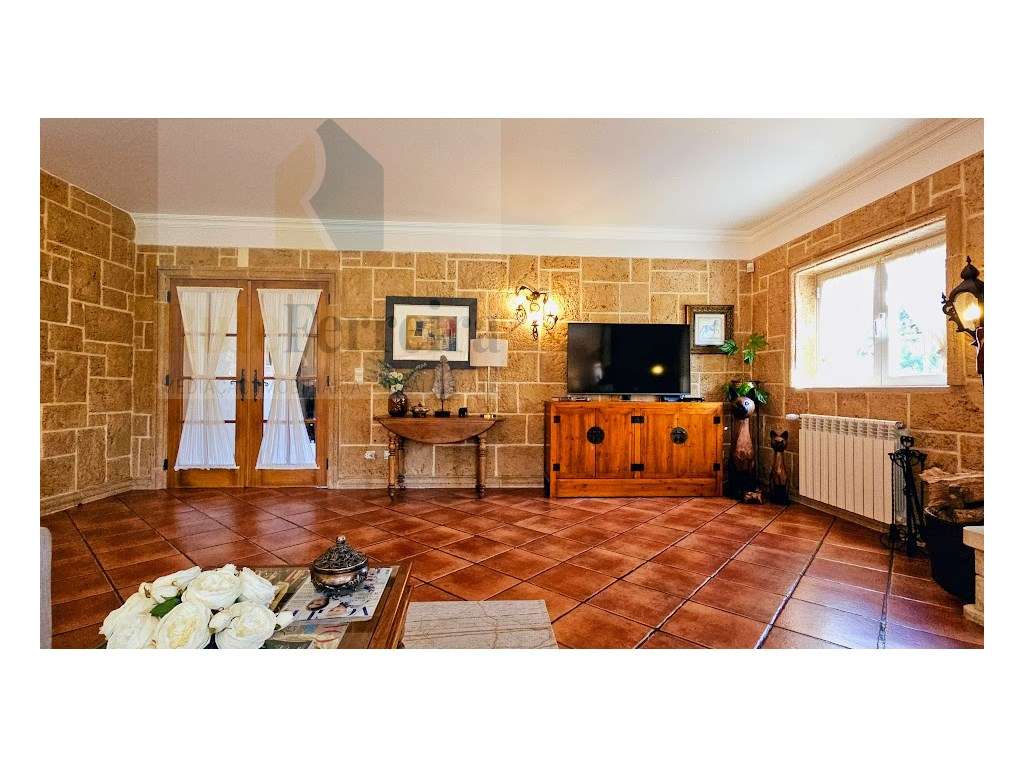 Moradia Isolada com amplo espaço exterior !!-46