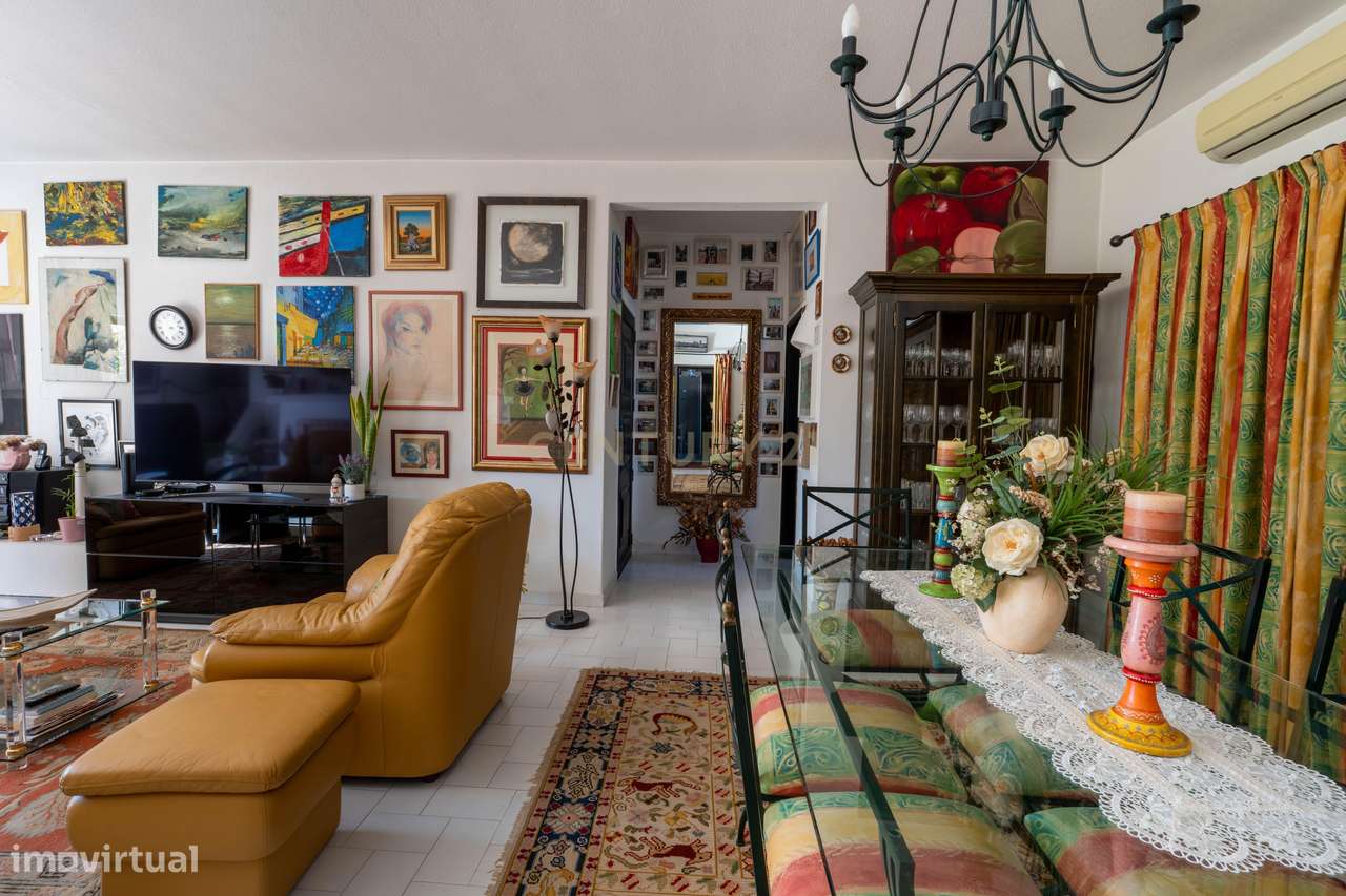 Oportunidade Rara: Moradia com Piscina e 3097m² de Terreno em Almancil-1