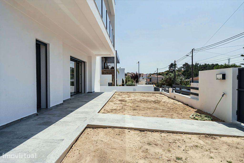 Moradia T4+1 de Luxo - Sobreda - Charneca de Caparica-29