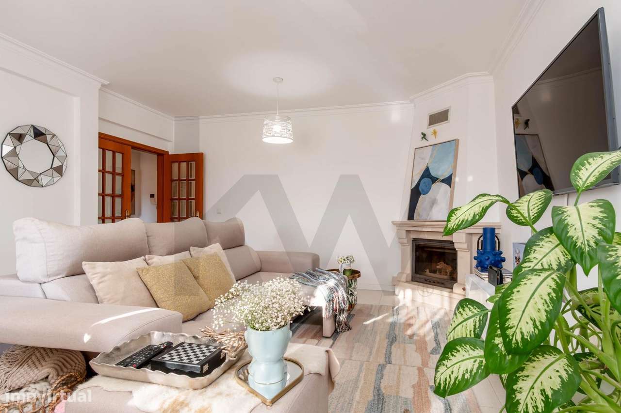 Apartamento T3, com Suíte, Arrecadação e Lugar de Garagem - Palhais, B-5